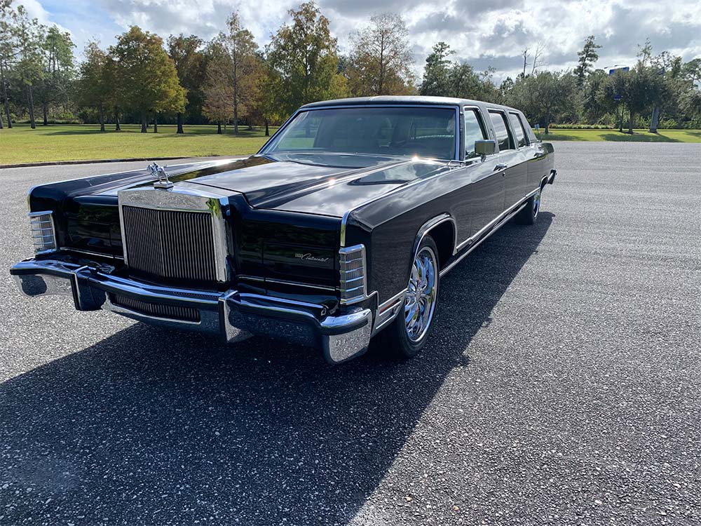 1979 Lincoln Continental Stretch Limousine Front View Close Up
